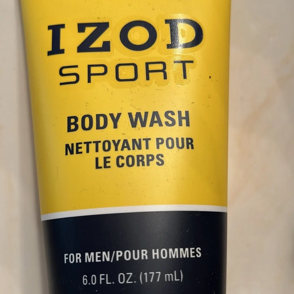 NEW IZOD 3-pack Men's bodycare items: toe & nail clippers, body wash, 40G sponge
